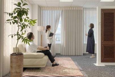 NORMANショールームでスタッフが案内している様子。