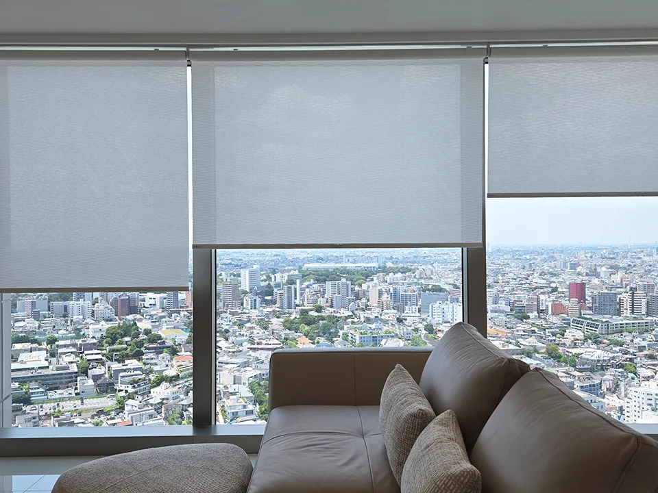 高層マンションの窓景色の写真2