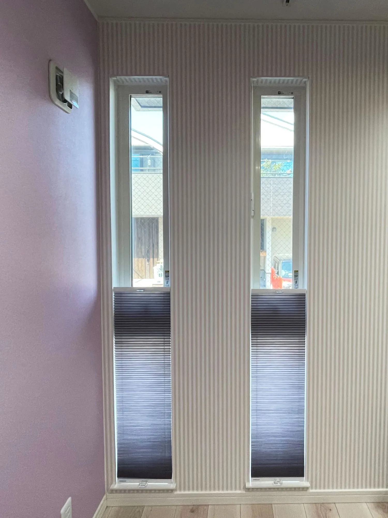 横幅の狭いスリット窓にもピッタリフィットの写真5