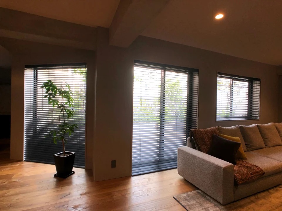 ダークカラーで彩る上質な空間の写真5