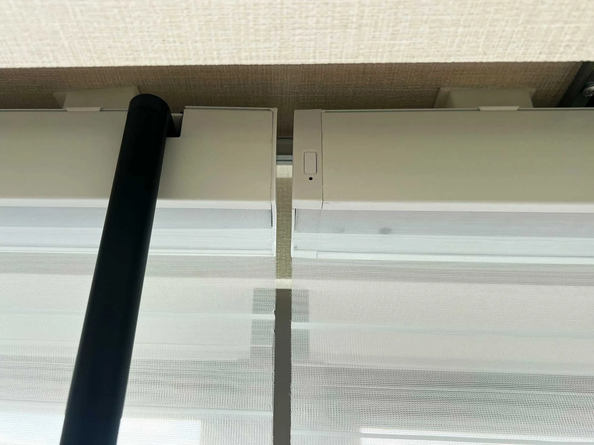 配線不要! 手軽な電動ハニカムエコスクリーンの写真7