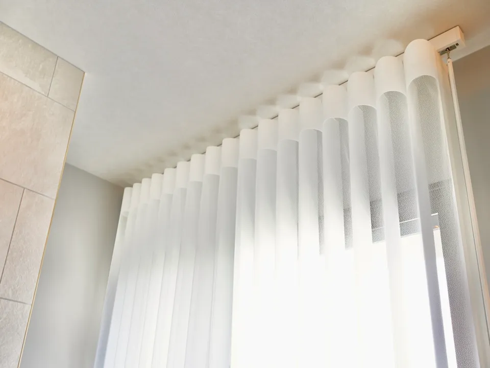 光と影が奏でるリビングの写真11