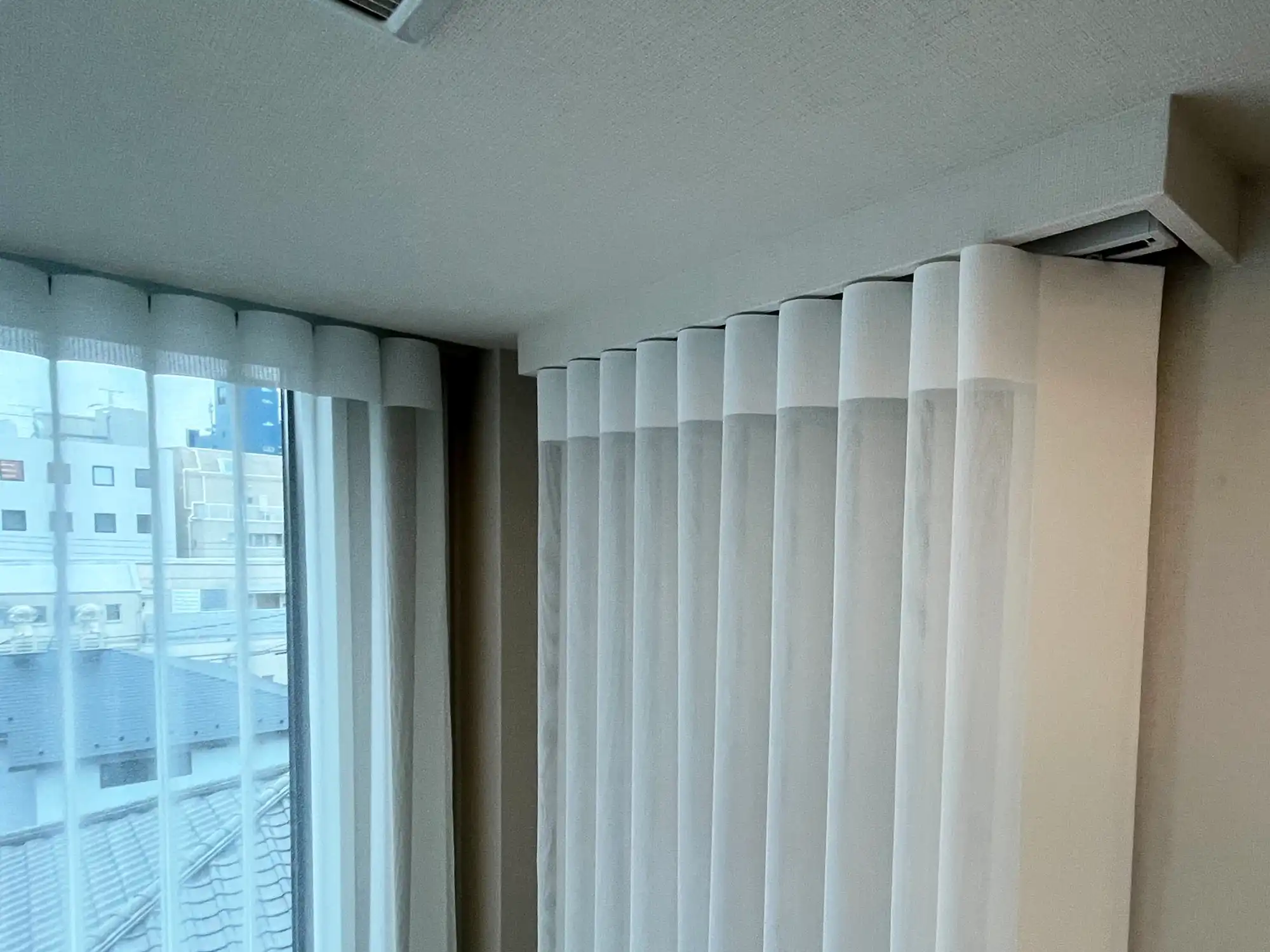 光が入りやすい窓にはお手軽操作な製品をの写真4