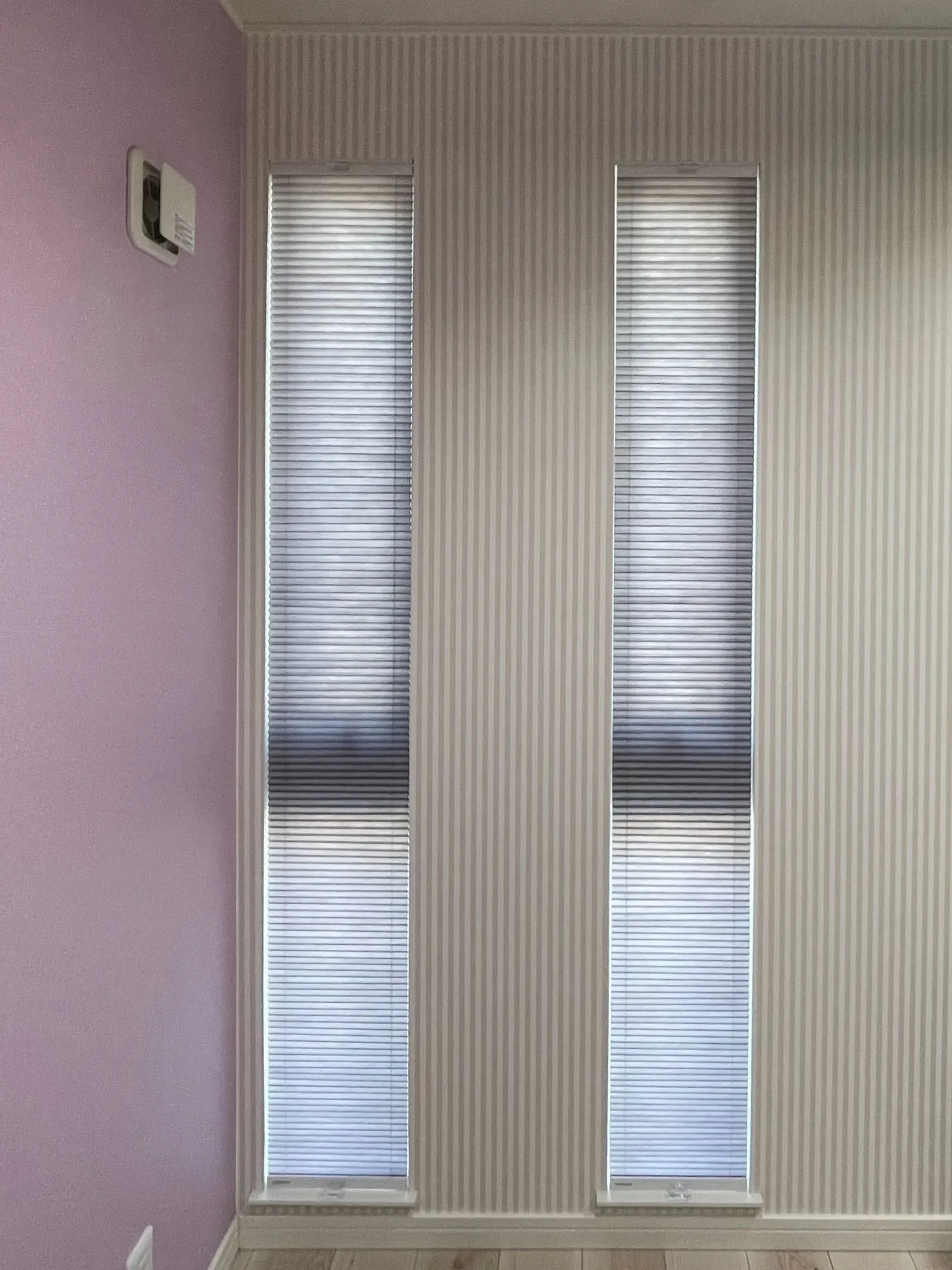 横幅の狭いスリット窓にもピッタリフィットの写真4