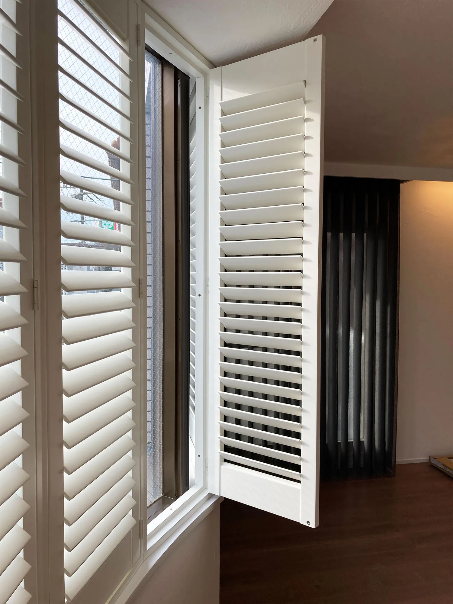 アーチ型ホワイトシャッター アーチ型ホワイトシャッター