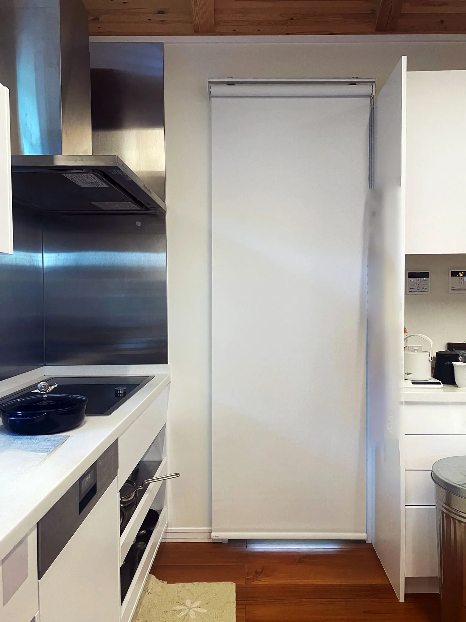 収納隠しにピッタリのコードレスタイプの写真3