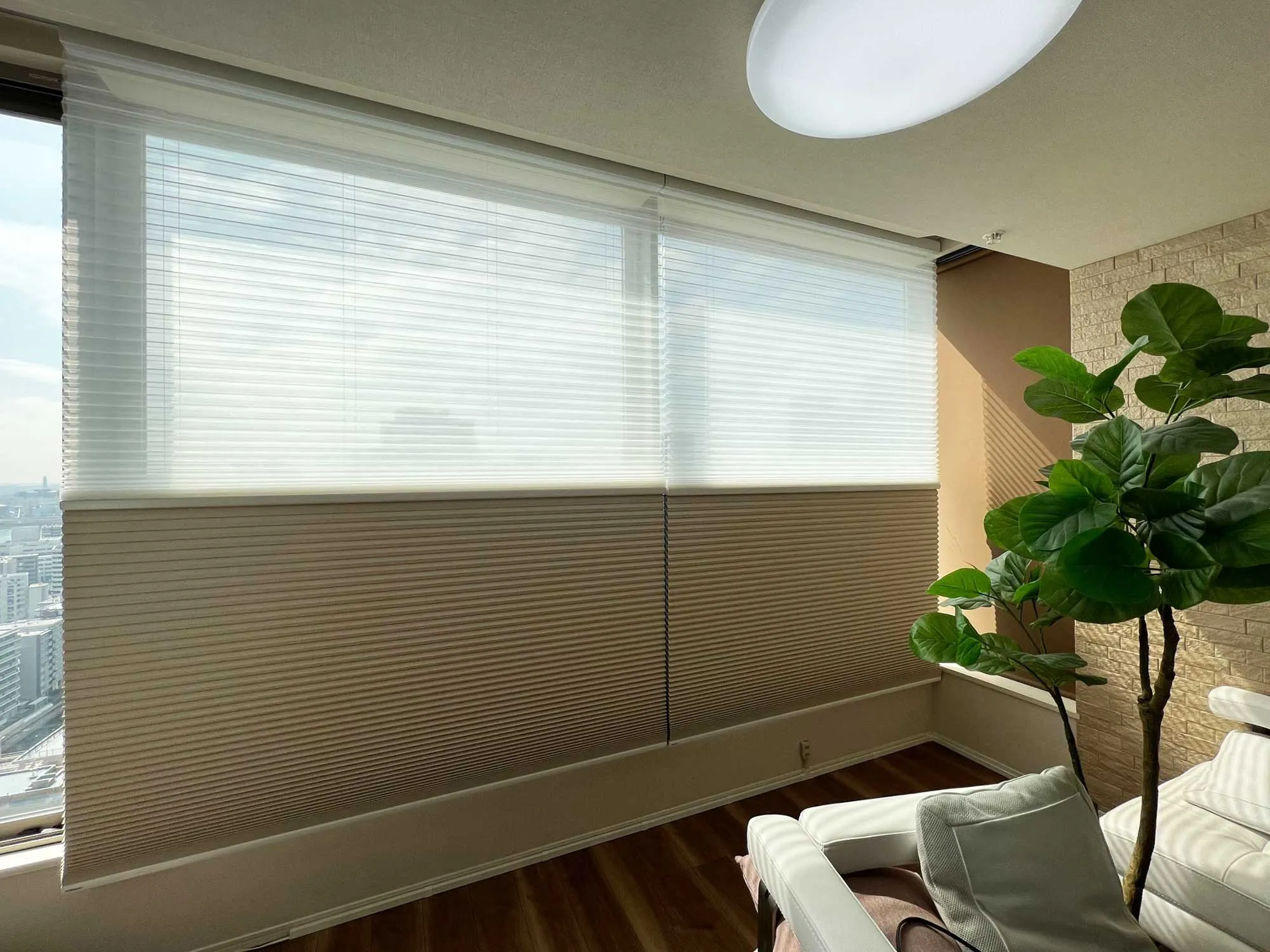 配線不要! 手軽な電動ハニカムエコスクリーン