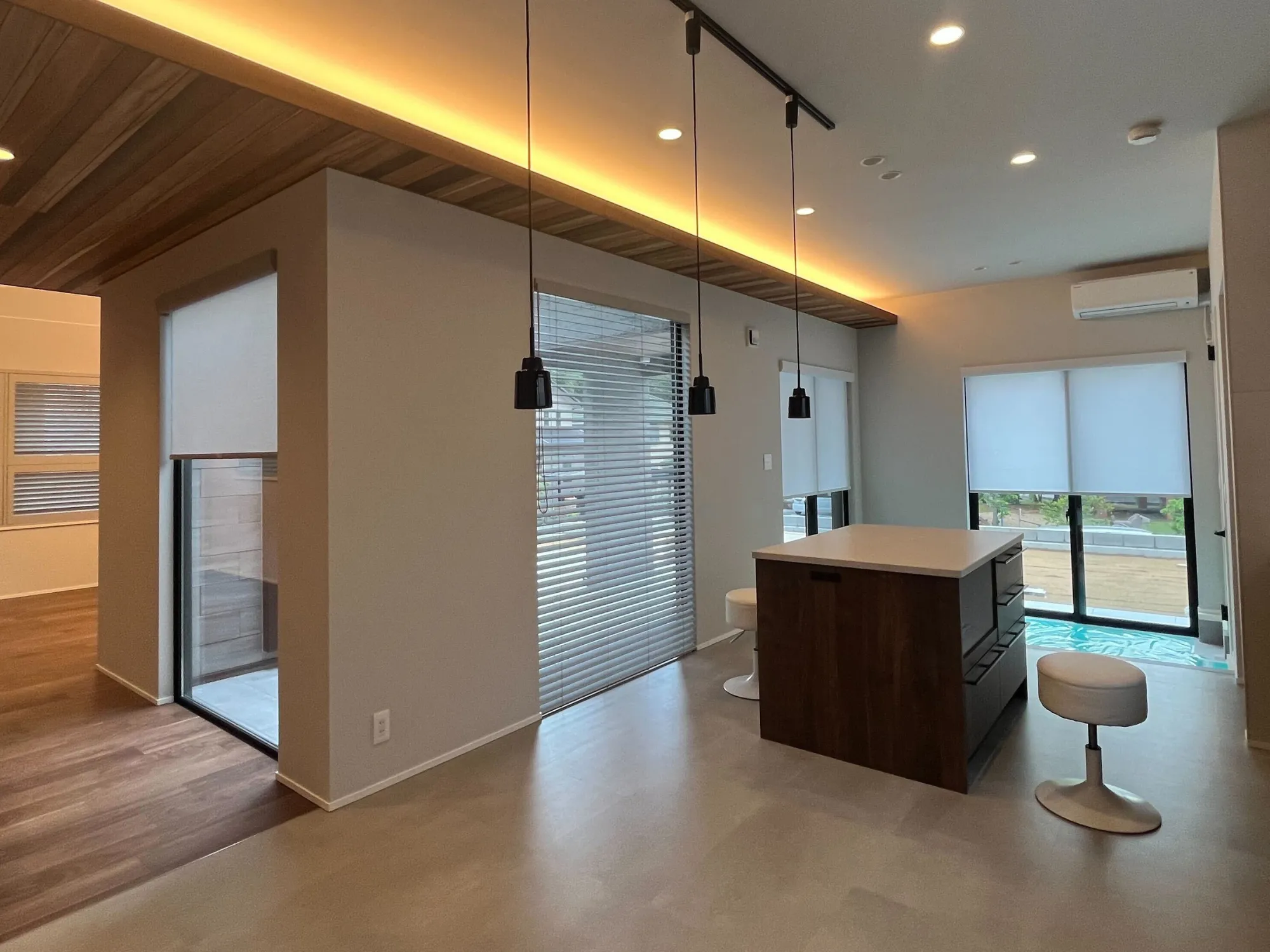 巾木を避けたカットアウトで、すっきり美空間