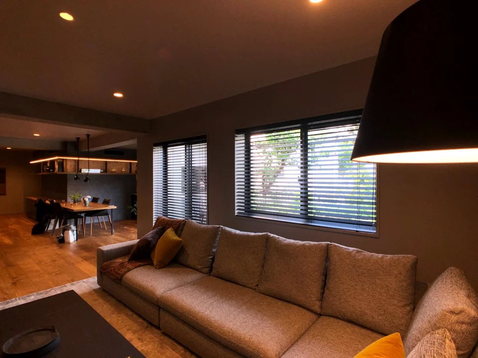 ダークカラーで彩る上質な空間の写真2