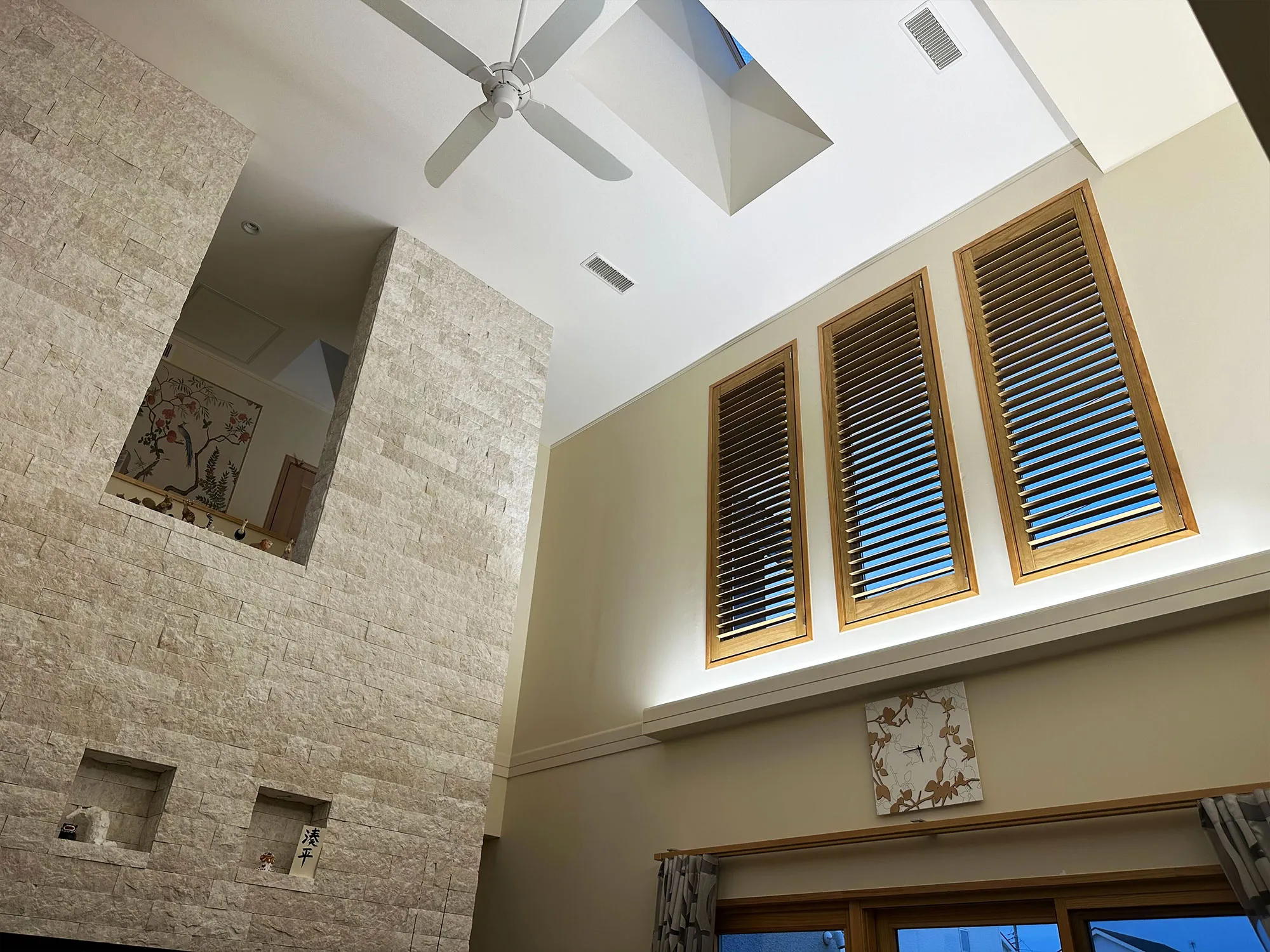 ソーラーパネル搭載の電動タイプで楽々操作の写真1