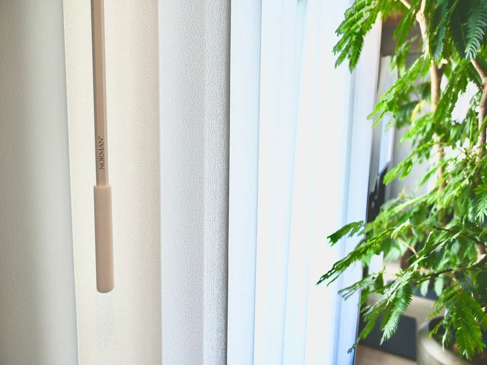 光と影が奏でるリビングの写真9