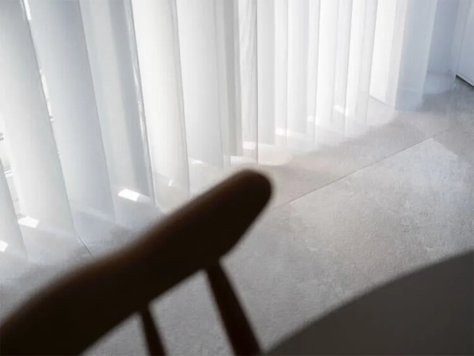 家族団らんのやさしいリビングの写真3