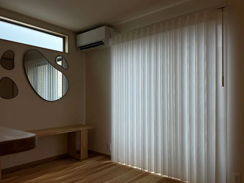 自然に溶け込む上質な窓の写真2