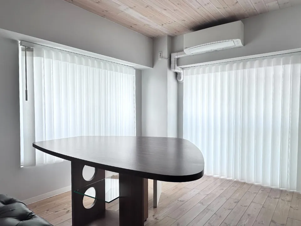 縦ラインの美がもたらす明るい住まいの写真2