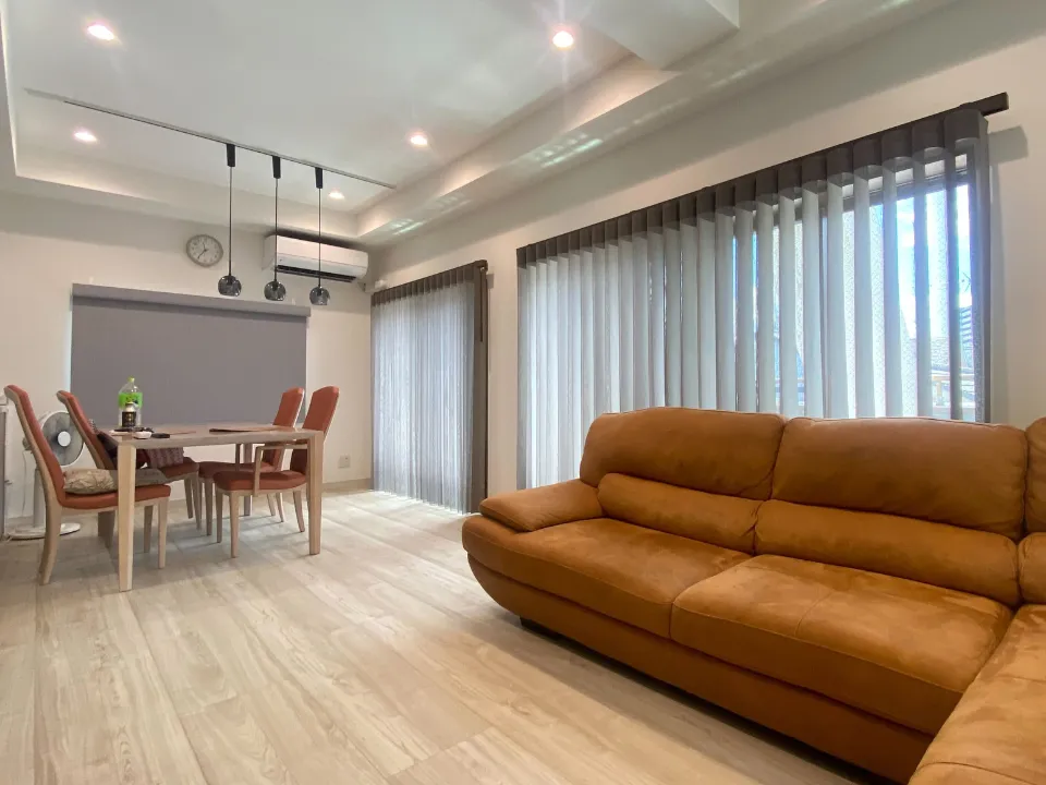 上品さを纏うレザーブラウンの写真2