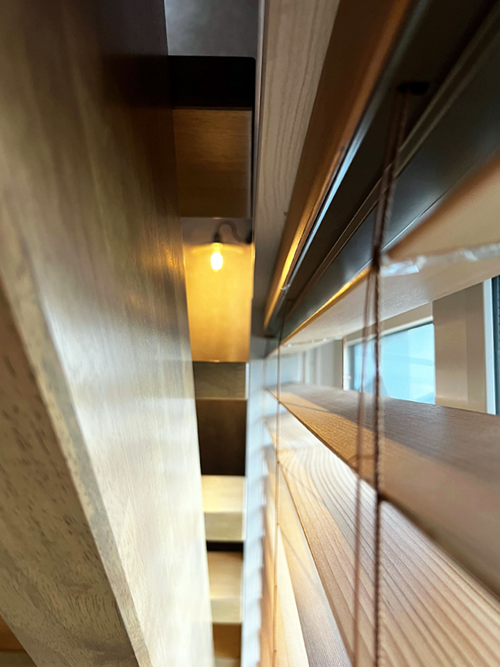 木の温もりに包まれる 吹き抜けリビングの写真4