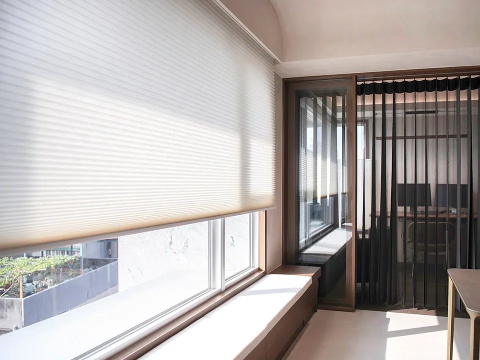 断熱・省エネを叶えるハニカムエコスクリーンの写真5