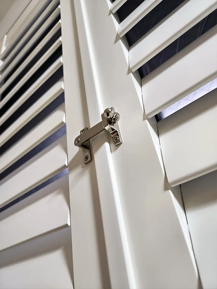 モダンな空間に映える、白い窓まわりの写真6