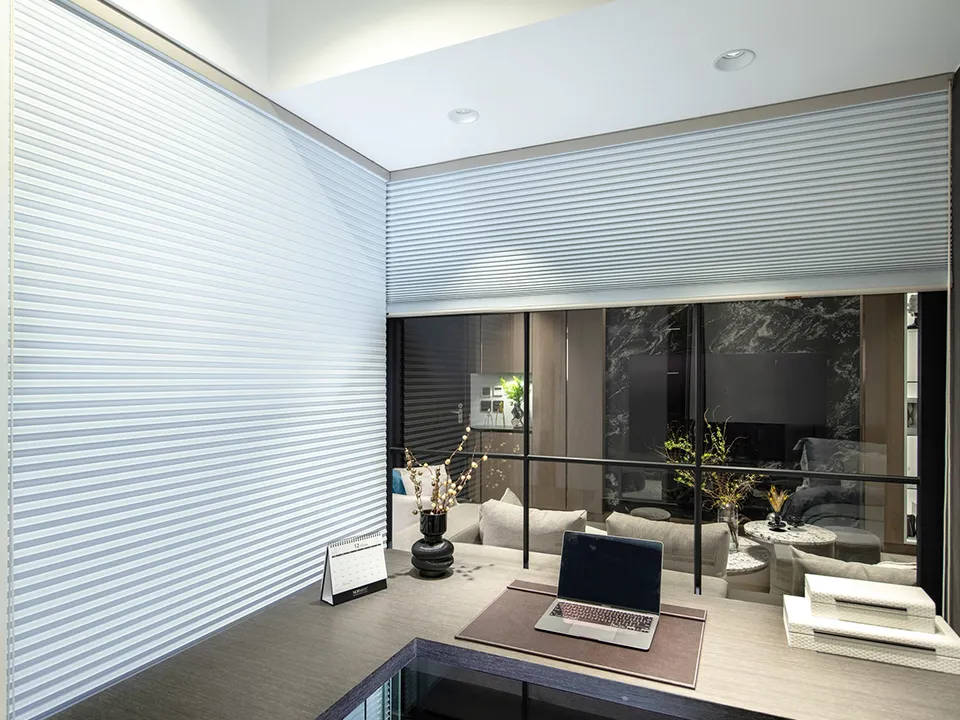 ワーク空間にも馴染む断熱スクリーンの写真2