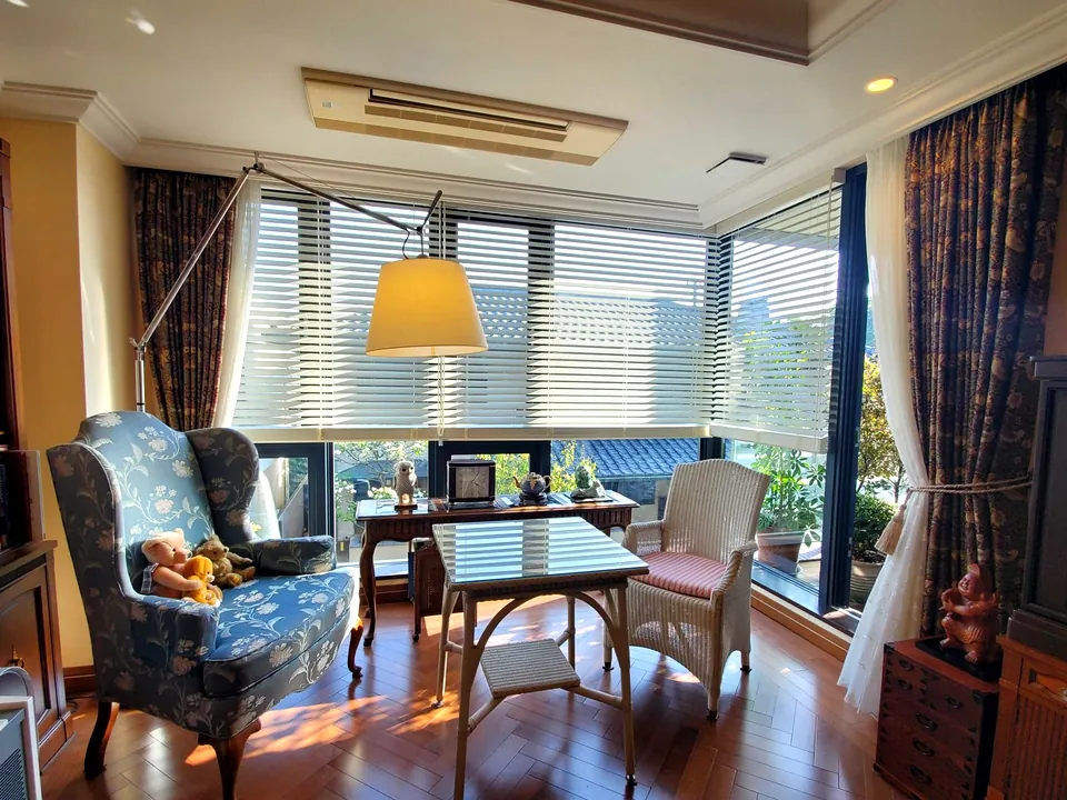 ウッドシャッターを収納扉にご活用の写真7