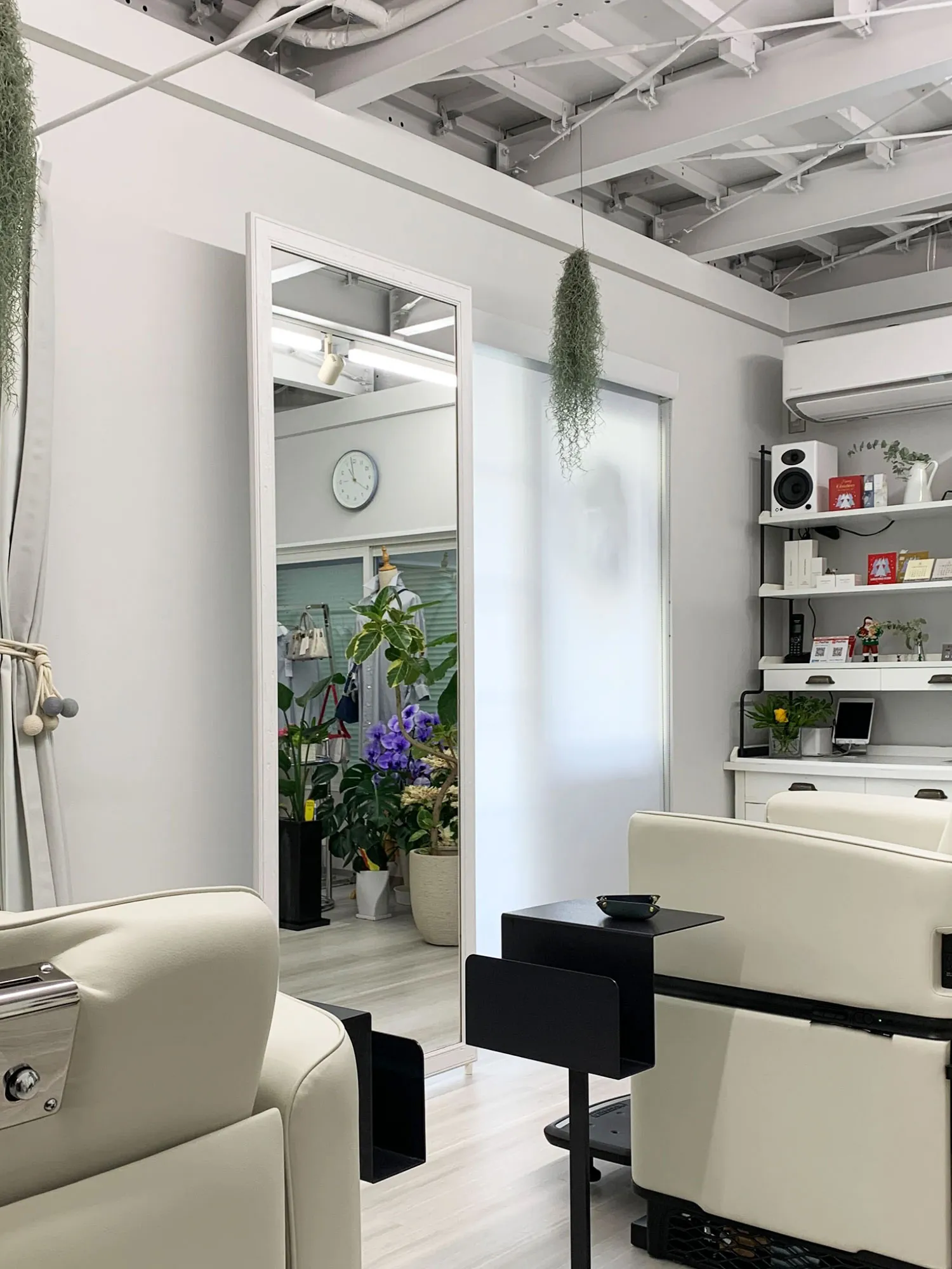 美容室『アンフィニ』の施術室に採用の写真4