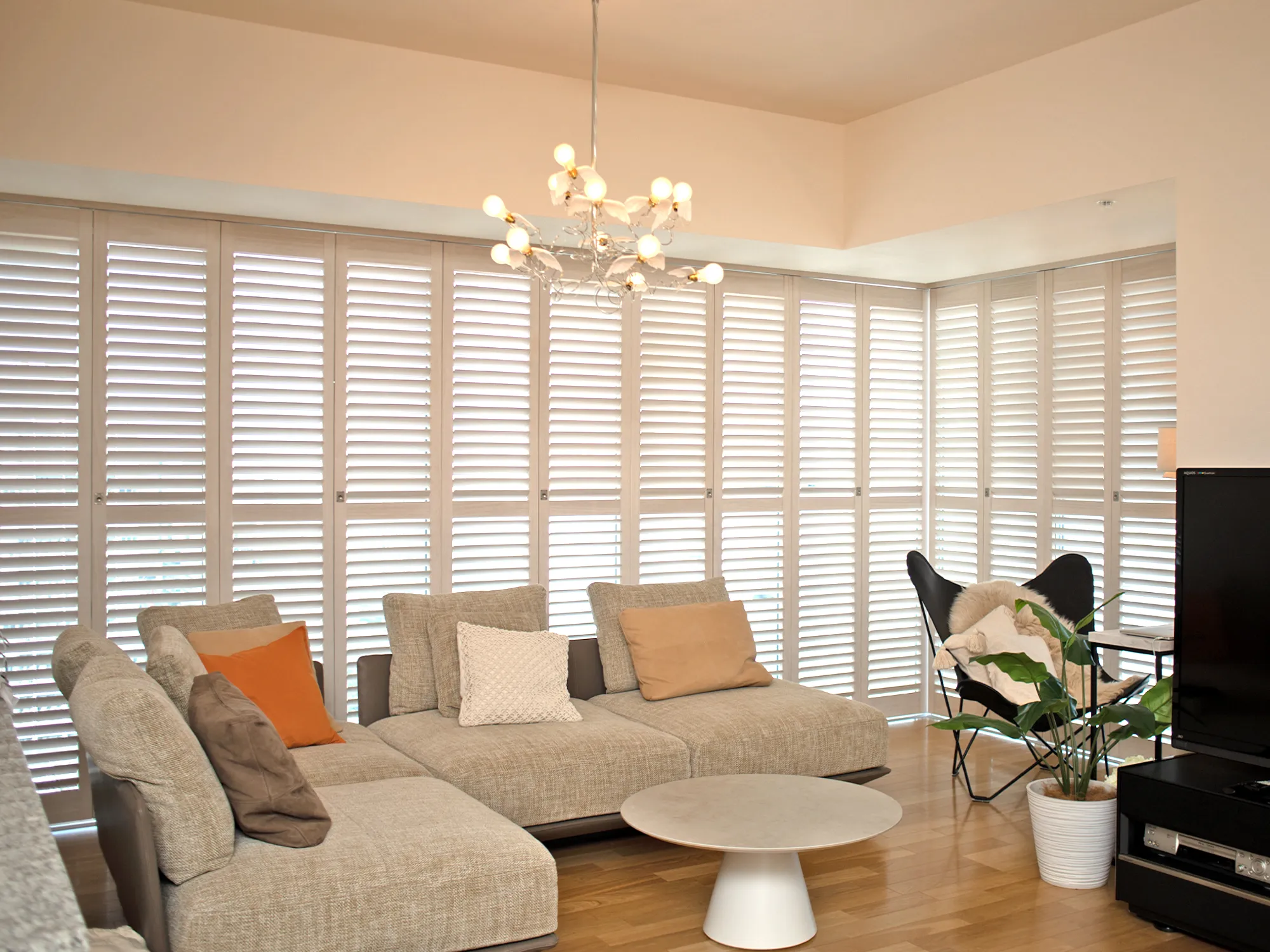 海外好きが高じて自宅の窓まわりに選定の写真3