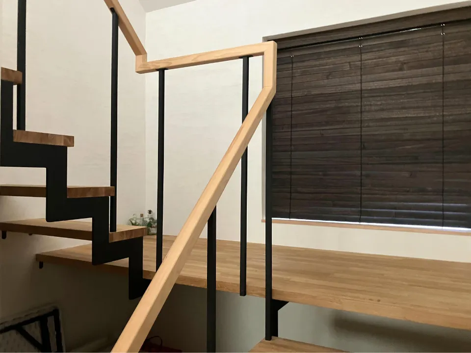 木目×タイルで魅せるキッチンの写真3