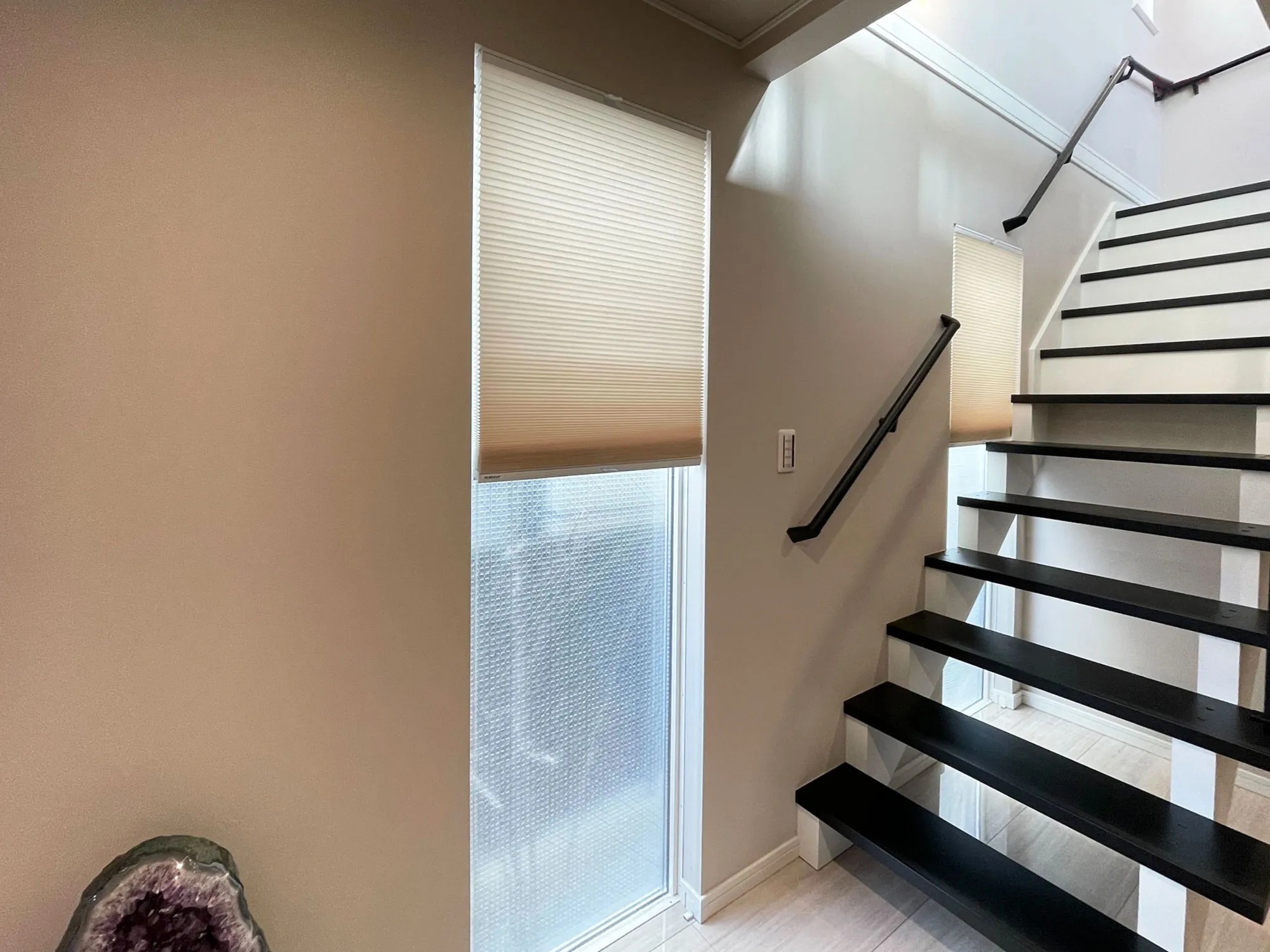 横幅の狭いスリット窓にもピッタリフィットの写真2