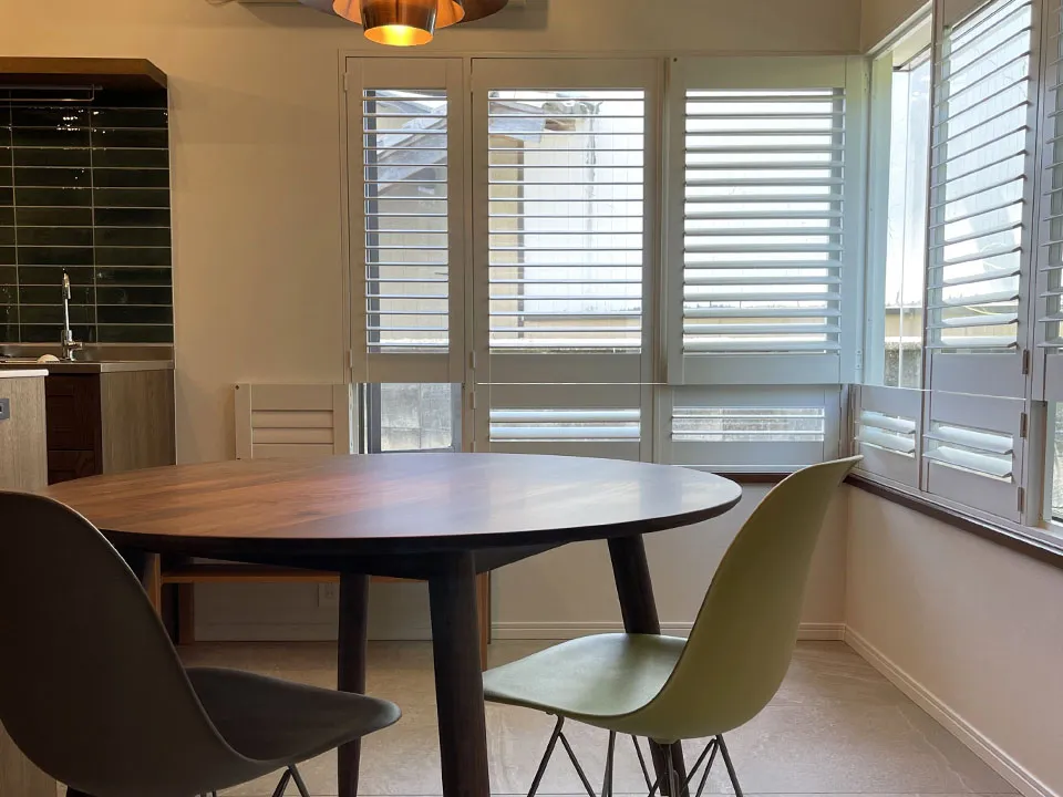 猫と人に寄り添う上質な窓辺の写真7