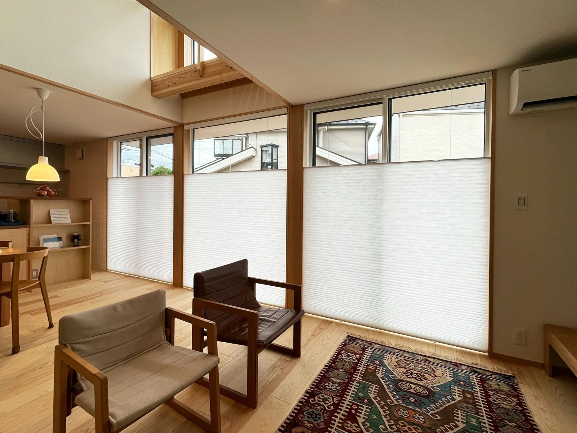 採光無地生地を選定し、和モダン空間が完成