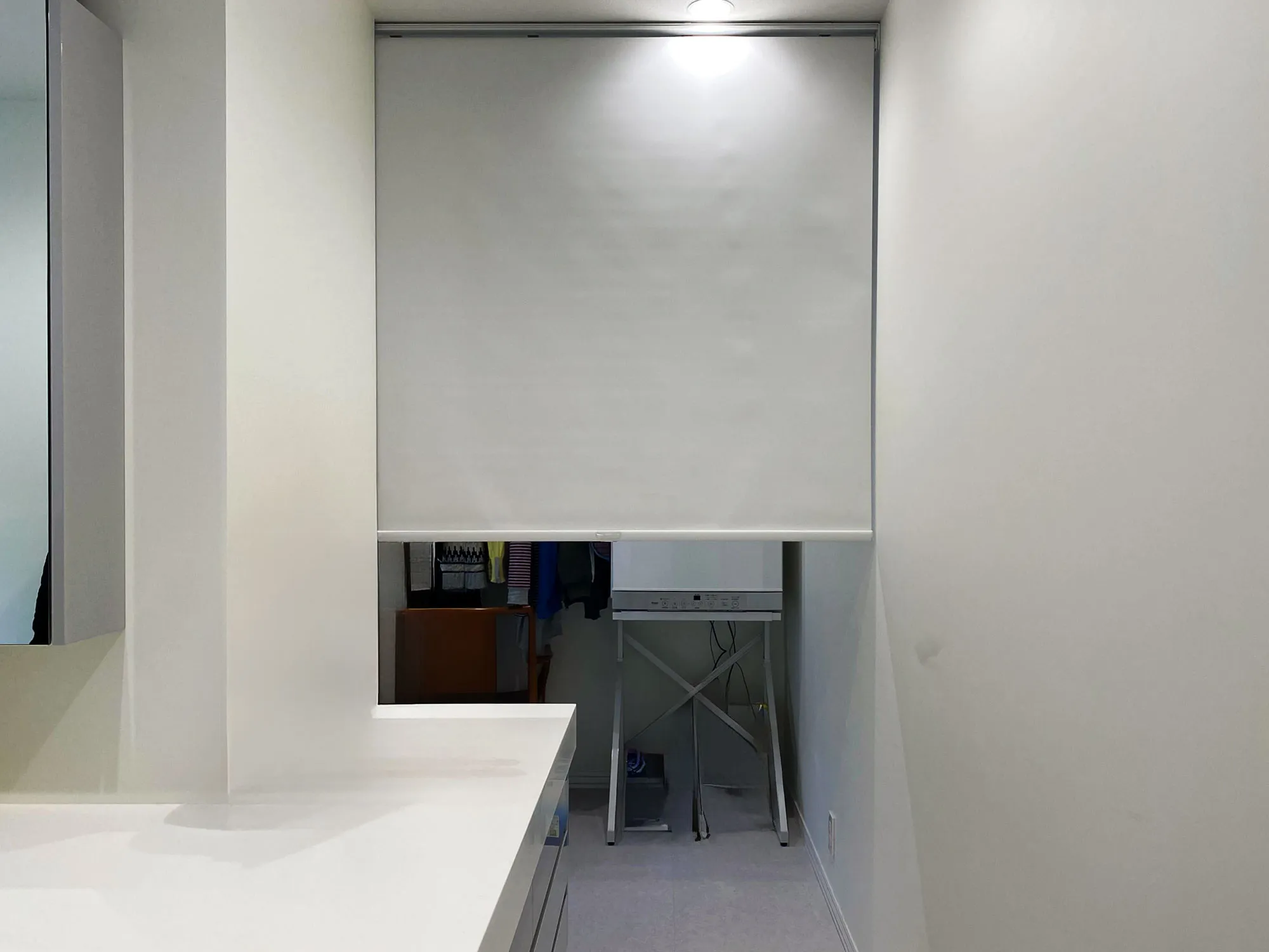 収納隠しにピッタリのコードレスタイプ