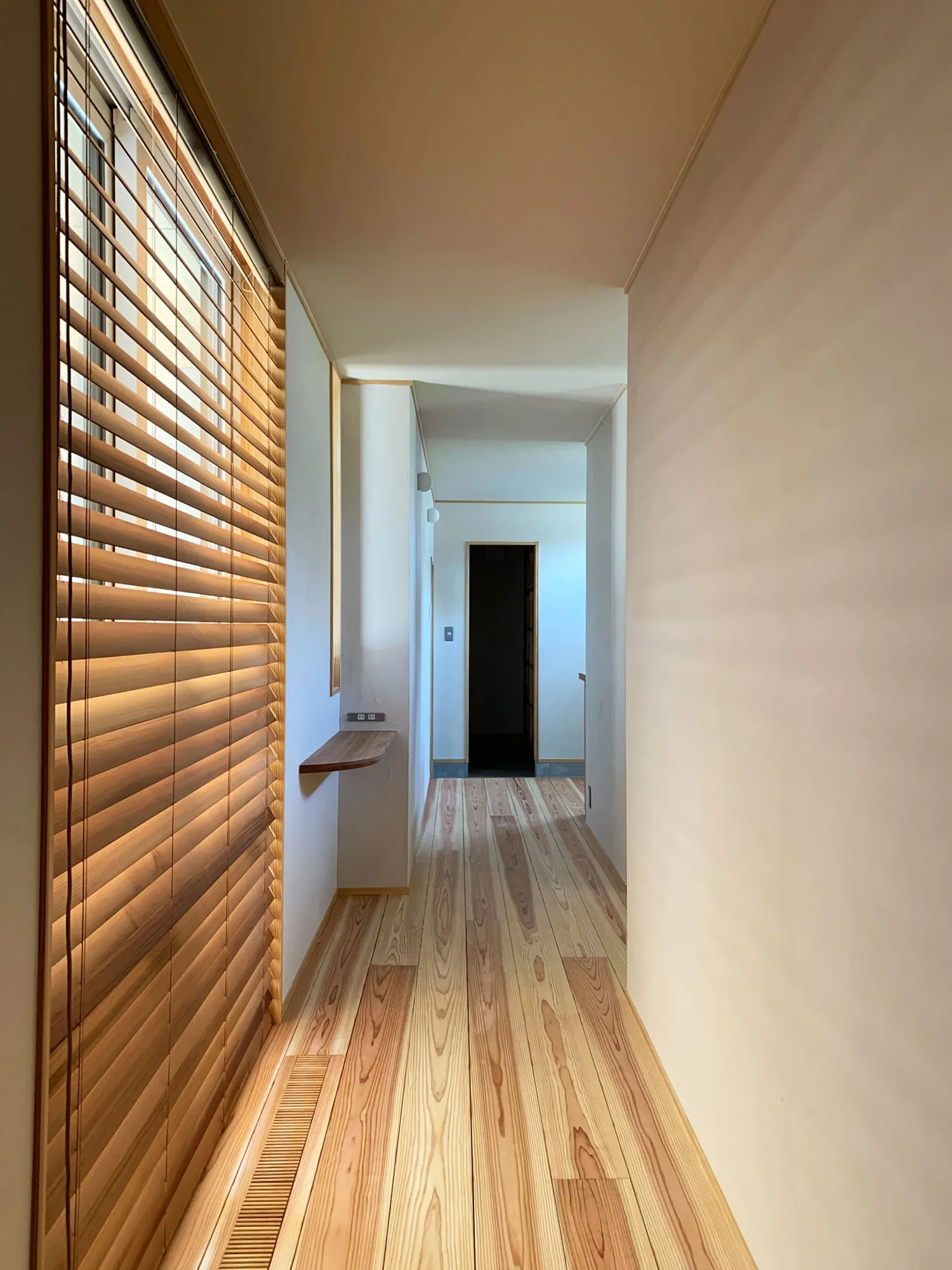 和モダン空間に、木目が映えるの写真5