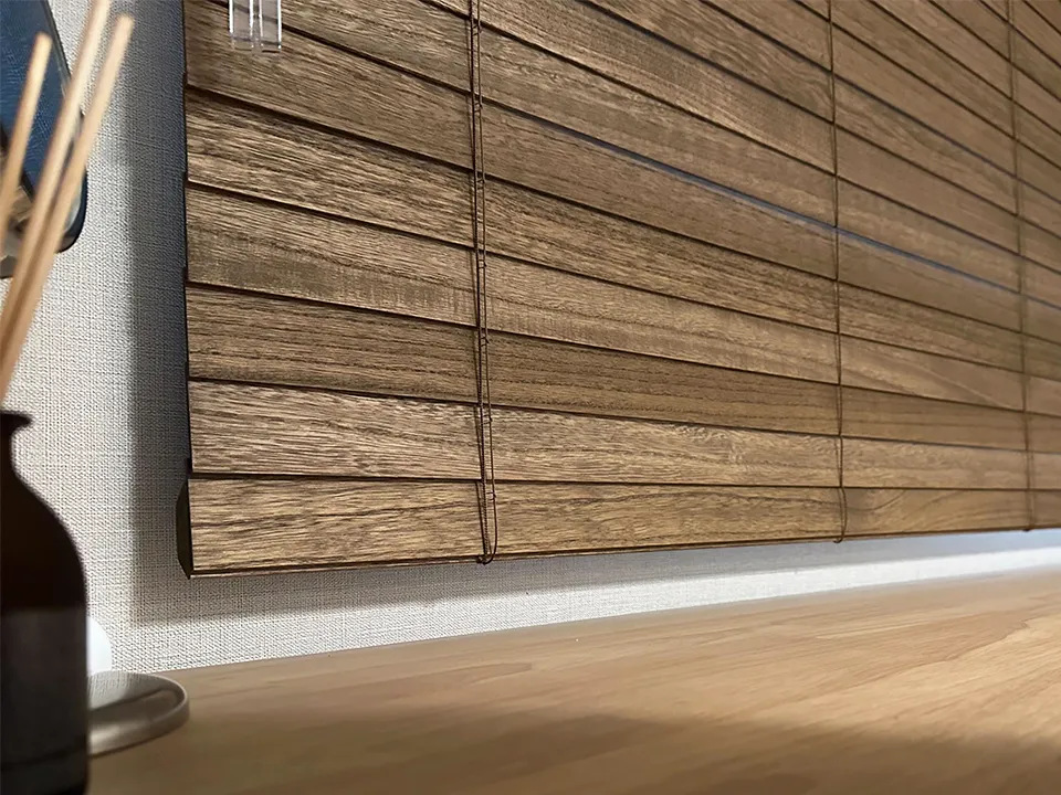 遮光性で選ばれる寝室の木製ブラインドの写真5