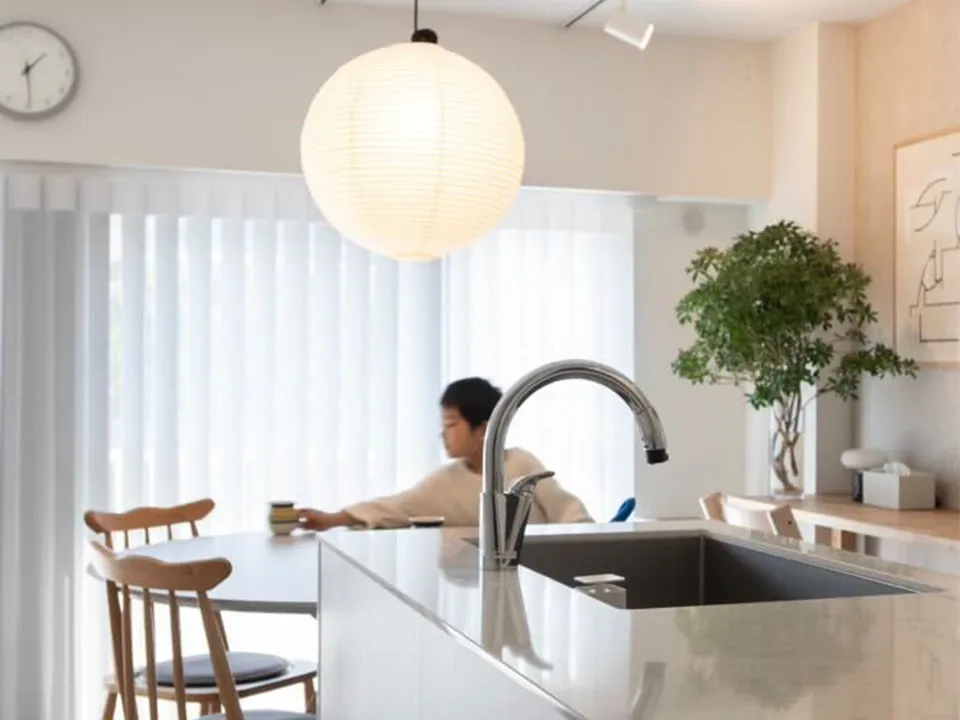 家族団らんのやさしいリビングの写真5