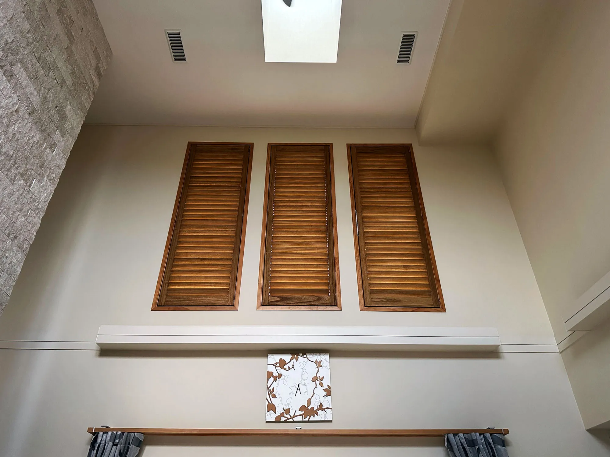 ソーラーパネル搭載の電動タイプで楽々操作の写真2