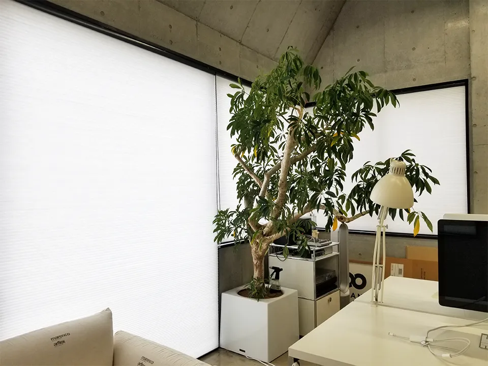 デザイン事務所で選ばれた断熱シェードの写真2