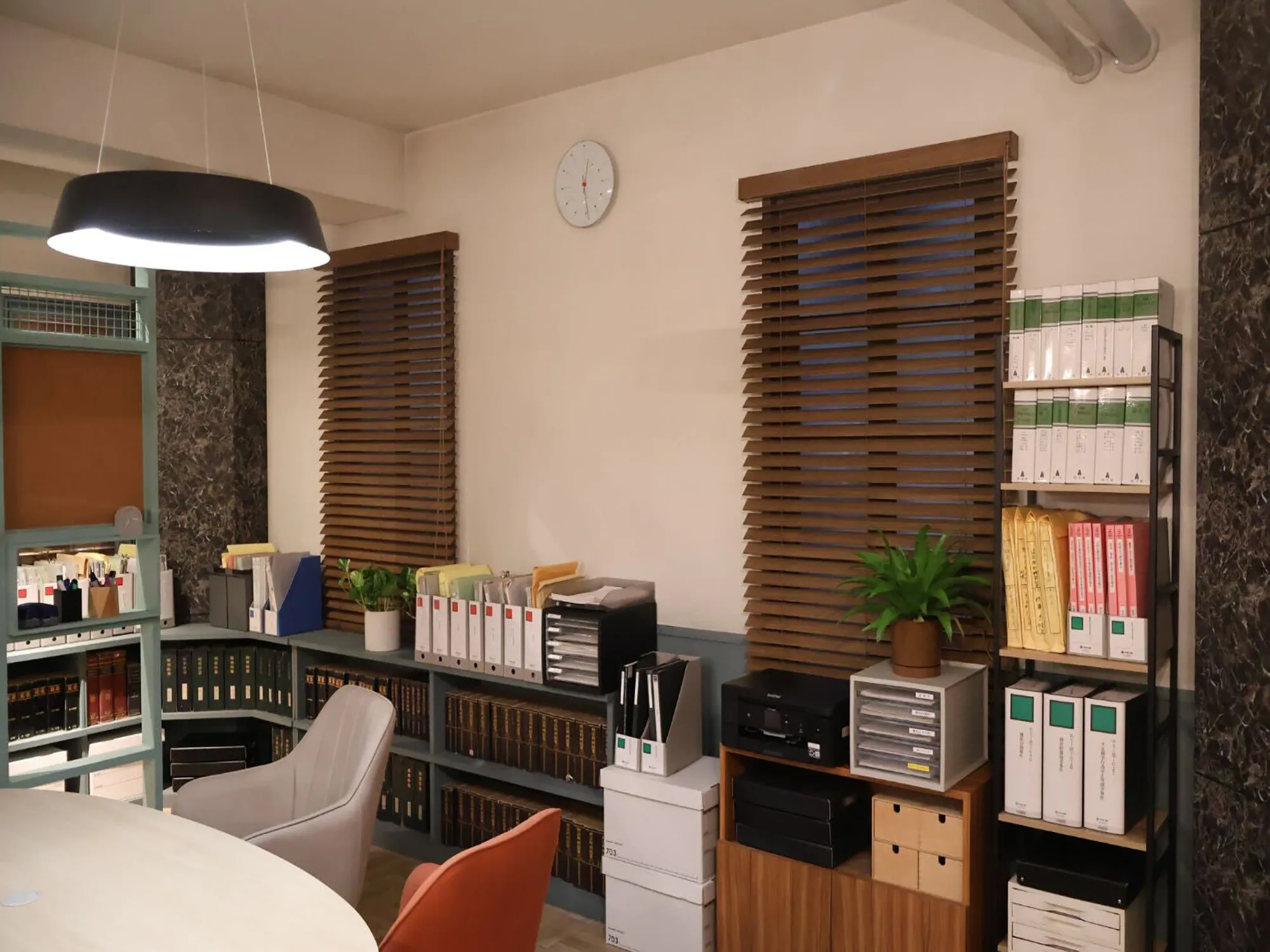 TVドラマ『モンスター』美術協力の写真3