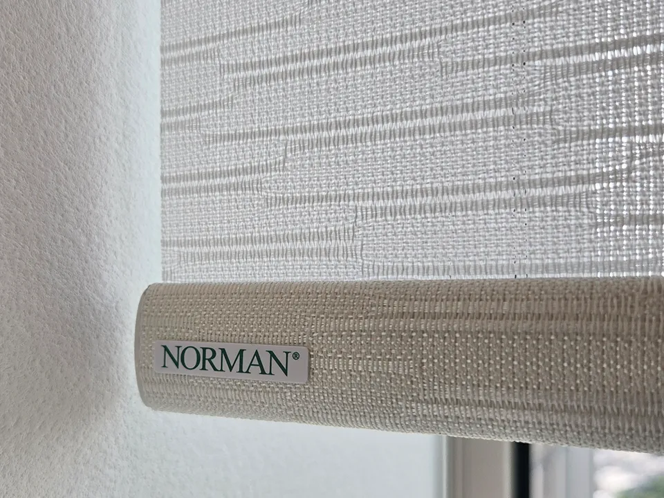 高層マンションの窓景色の写真4