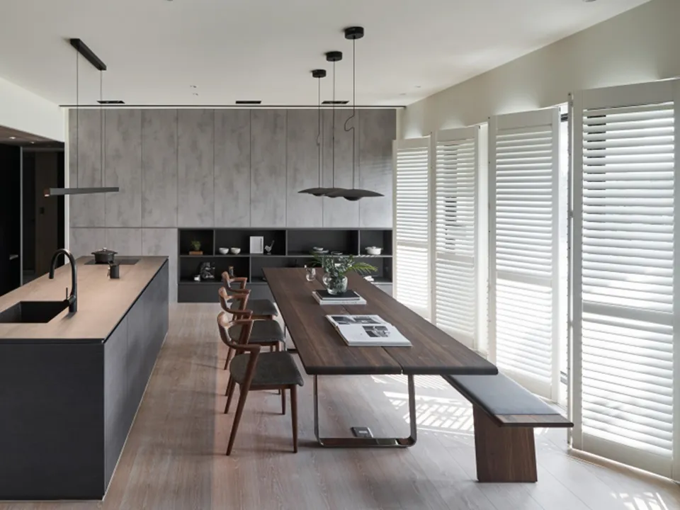 自然光と風を楽しむ開放的なリビングの写真6