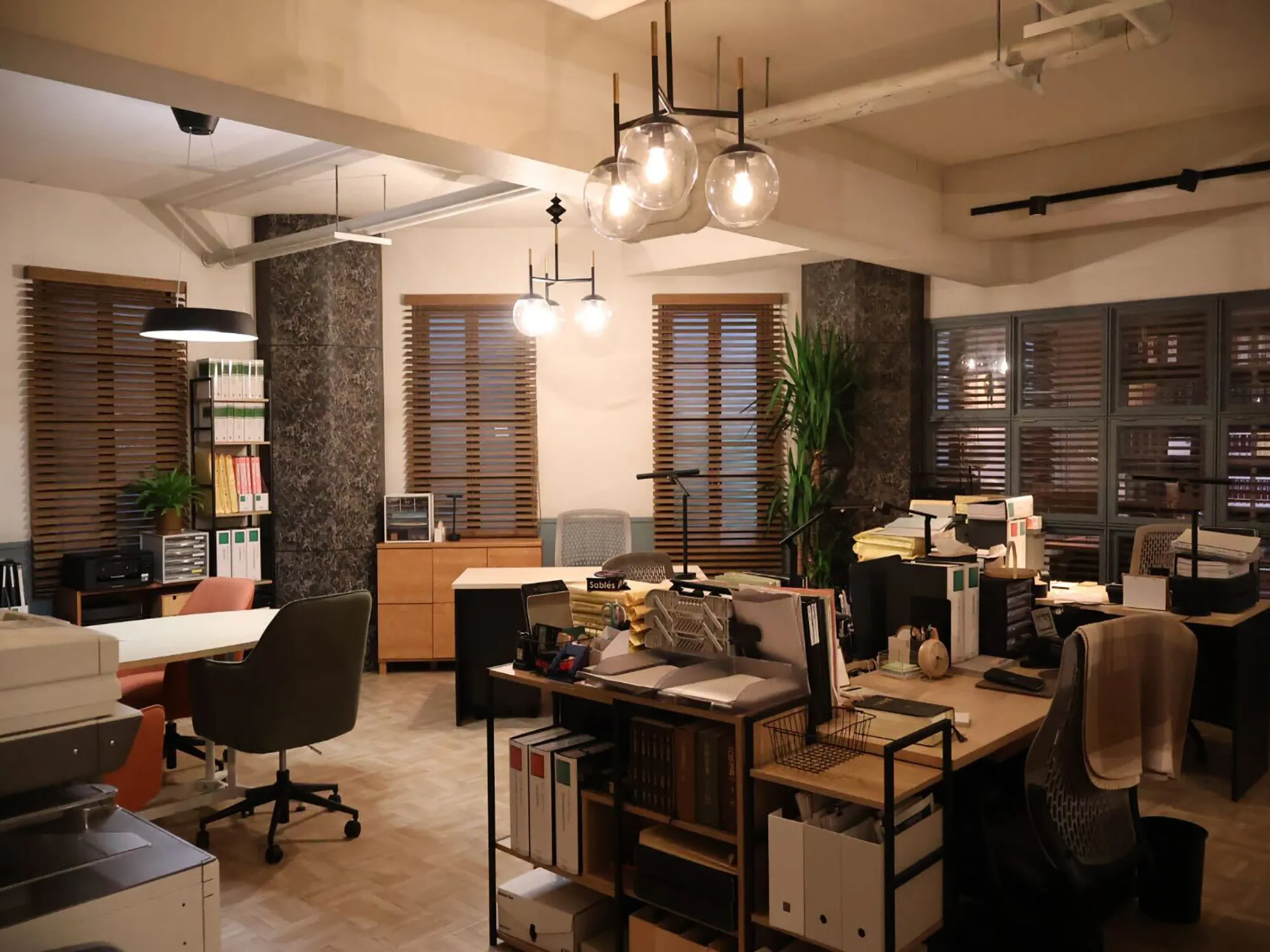 TVドラマ『モンスター』美術協力の写真2