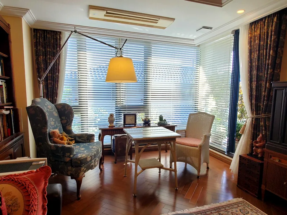 ウッドシャッターを収納扉にご活用の写真6