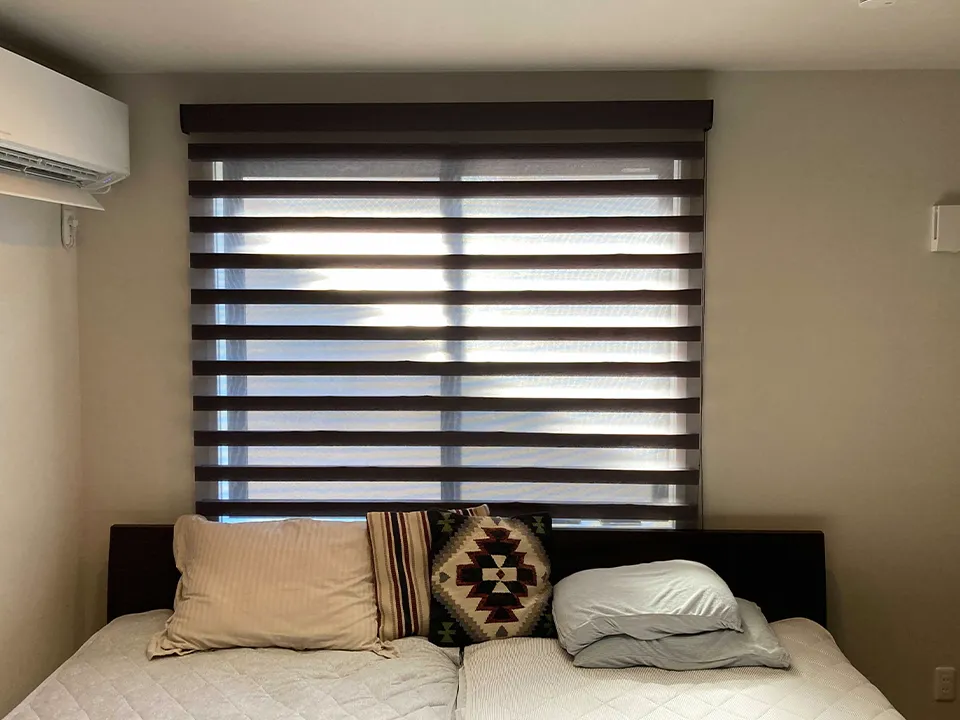 シェードでまとめる窓まわりコーデの写真5