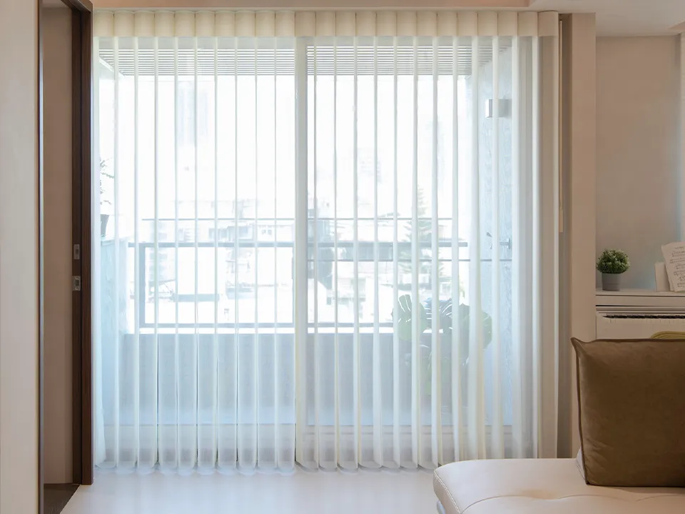 カーテンに代わる新しいバーチカルブラインドの写真7