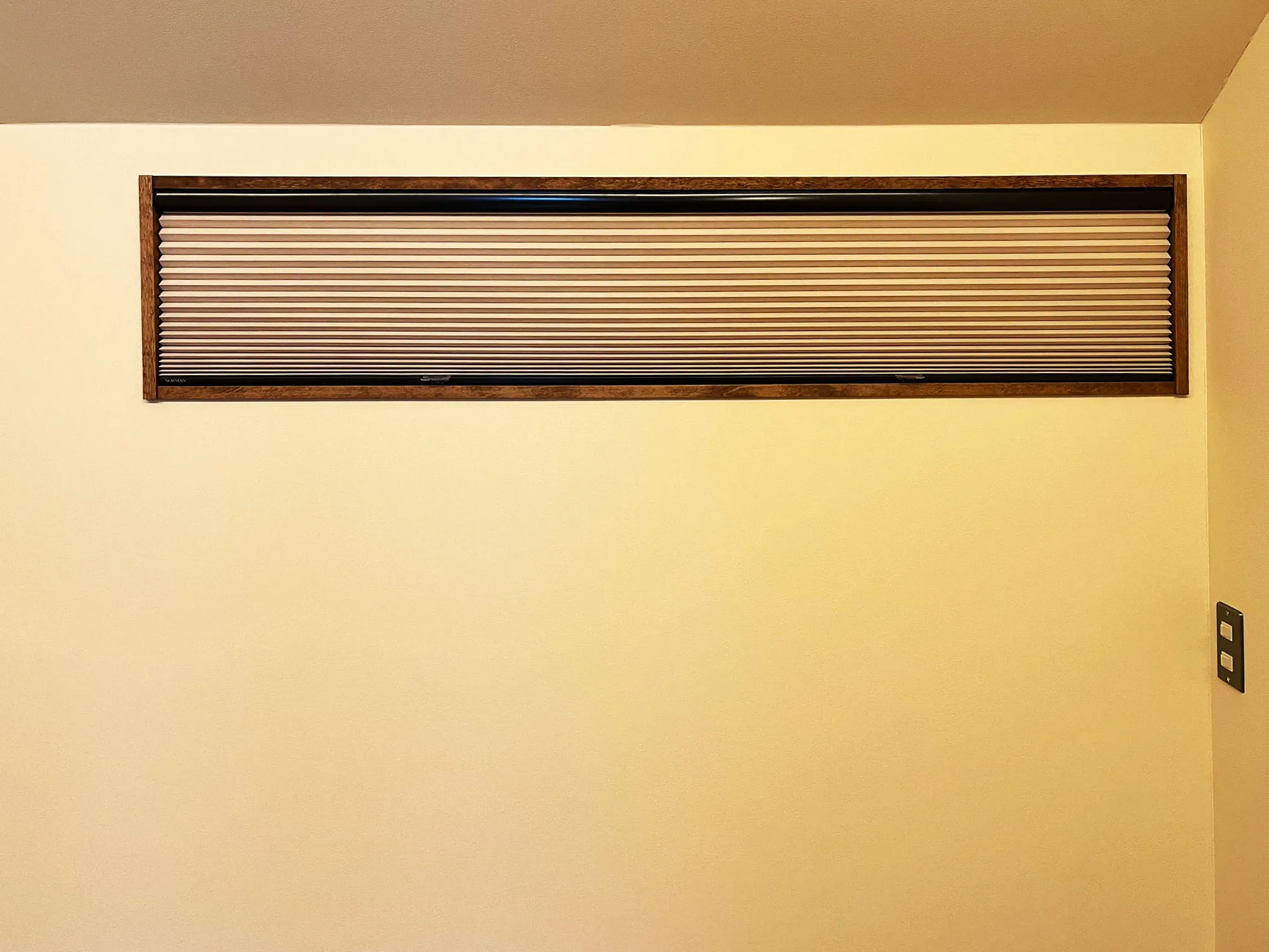 高窓６箇所にレースと遮光生地の合わせ技の写真4