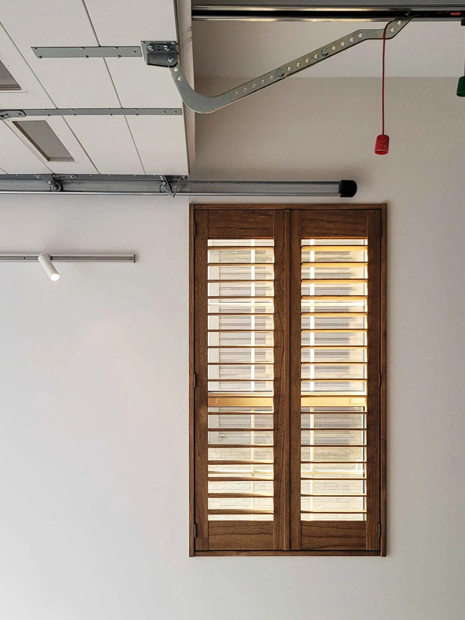 インダストリアルスタイルに合う天然ウッドの写真4