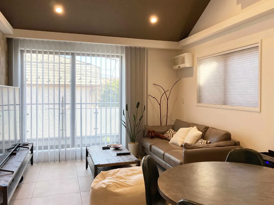 シェードでまとめる窓まわりコーデ