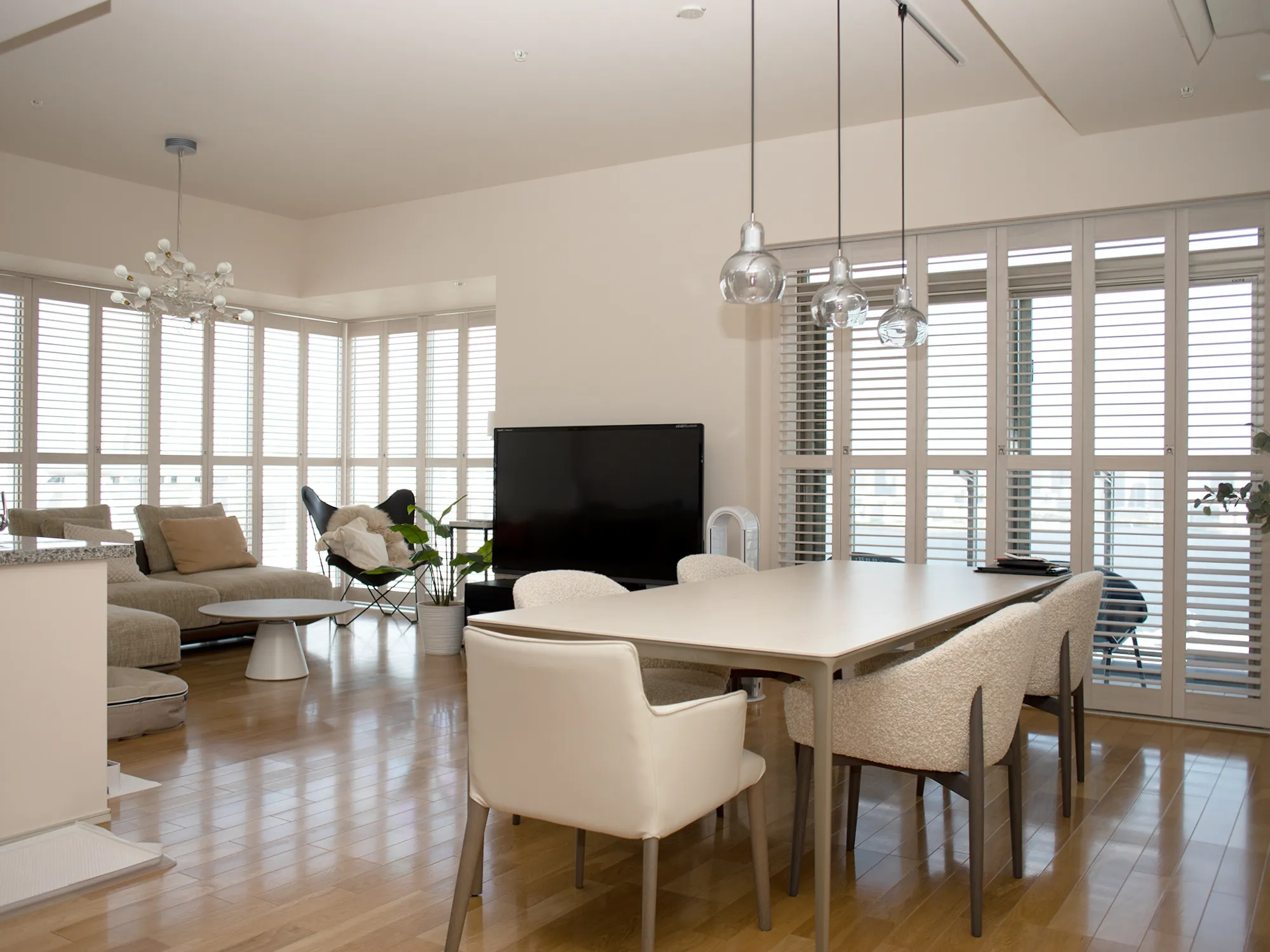 海外好きが高じて自宅の窓まわりに選定の写真4