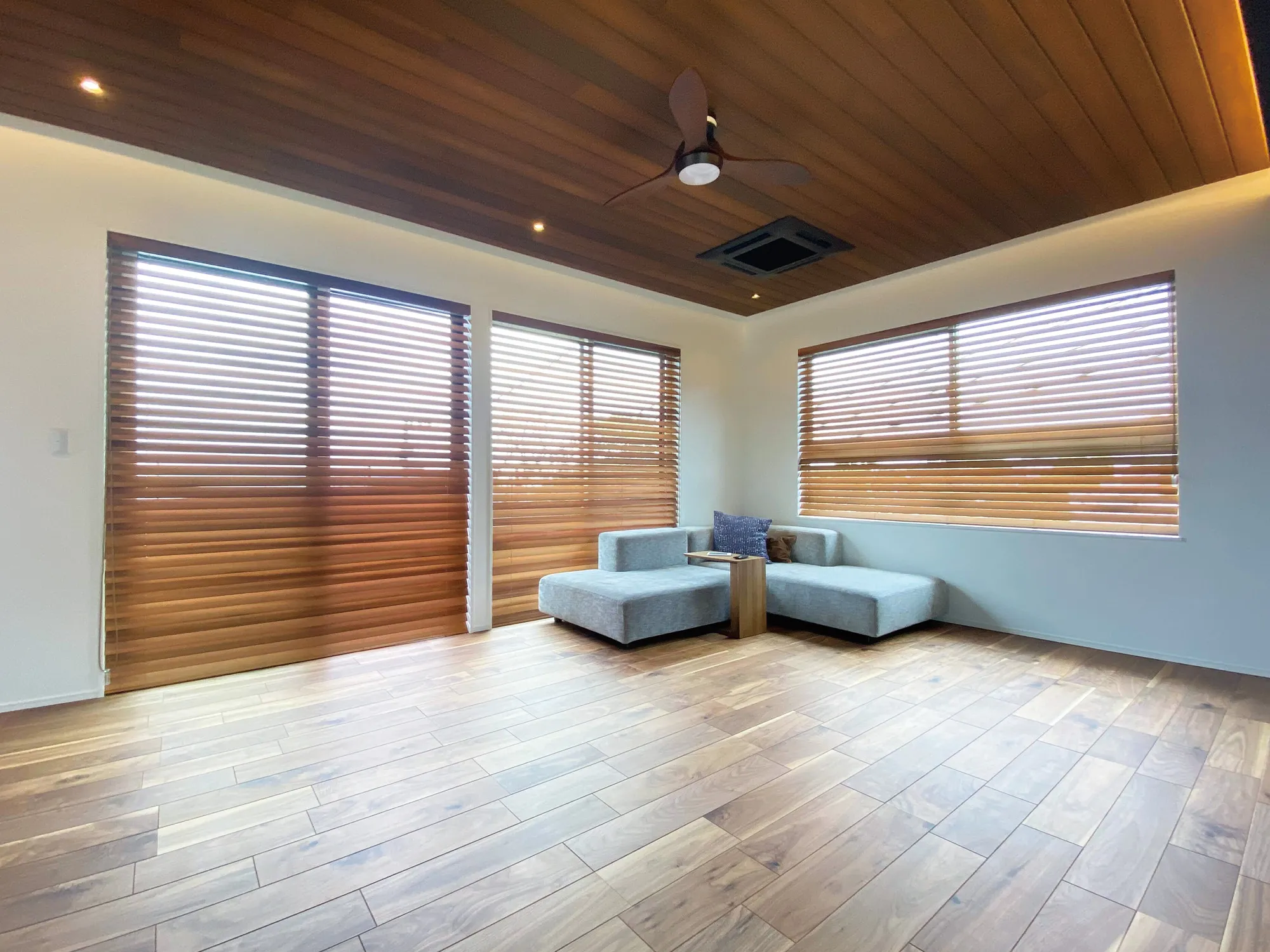 人気の２階リビングになじむブラインドの写真4