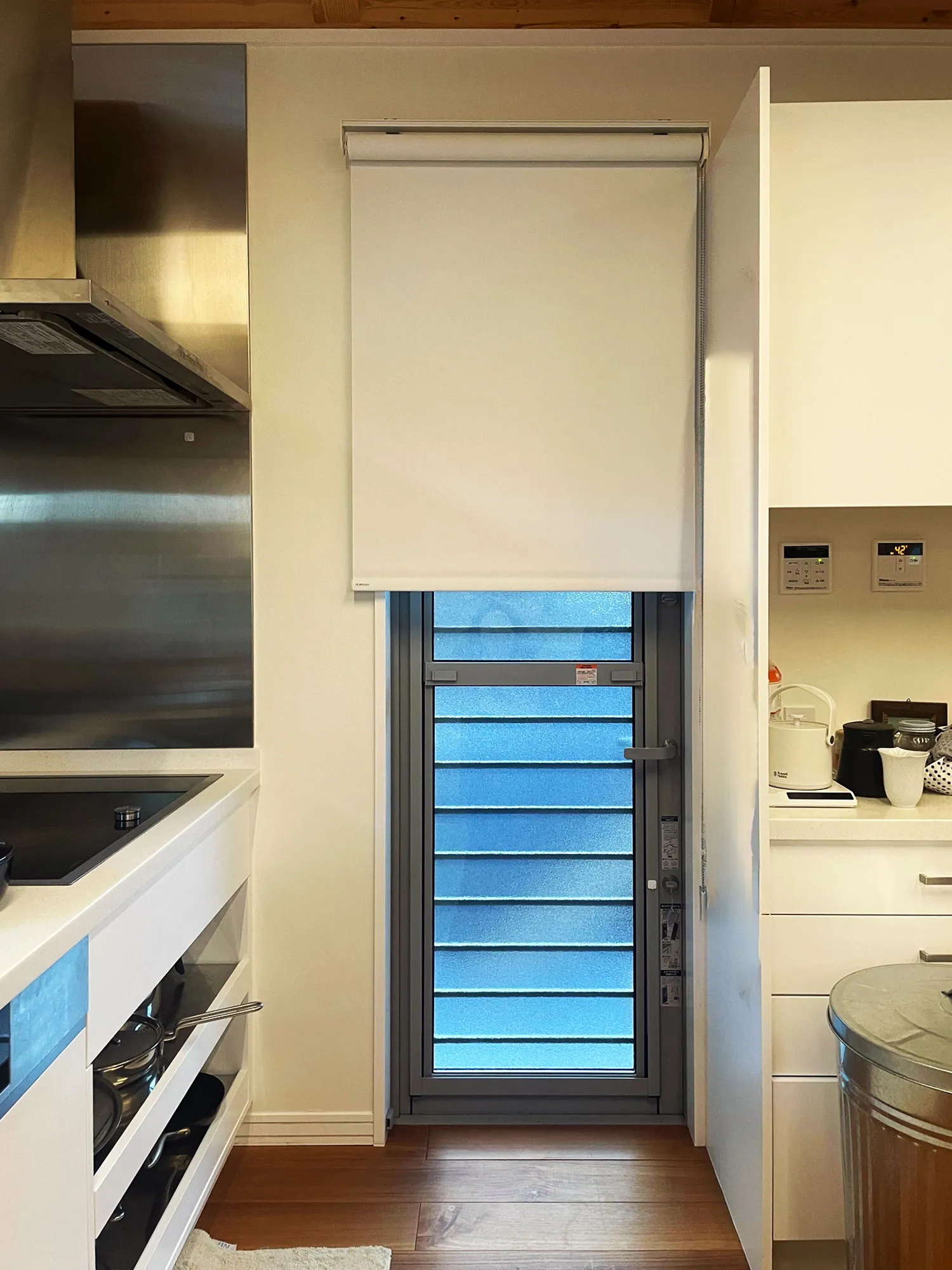 収納隠しにピッタリのコードレスタイプの写真2