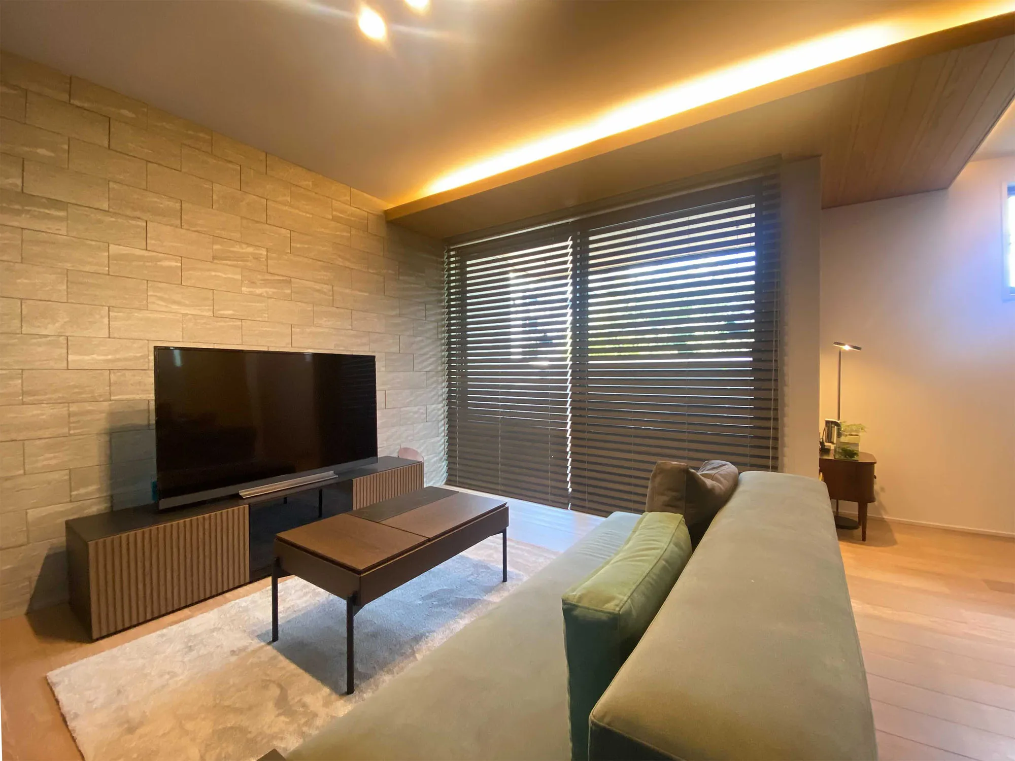 室内細部までこだわりの見える新築のご自宅にの写真1